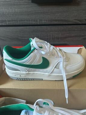 Nike Gamma Force Women’s Sneakers — White / Malachite